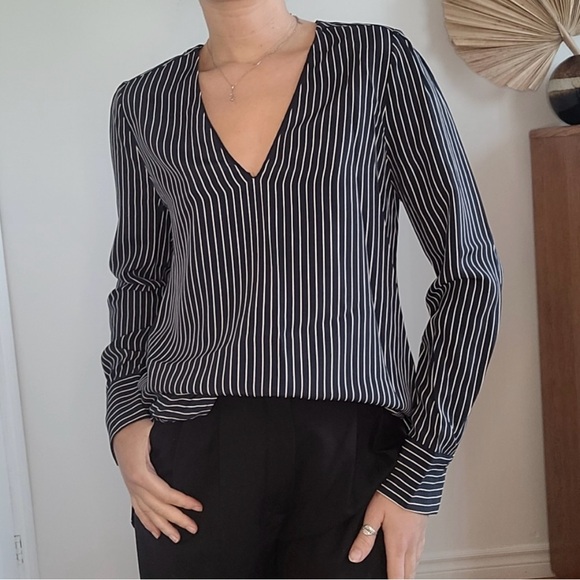 Massimo Dutti black and white stripe flowy blouse , size 6 - Picture 1 of 7